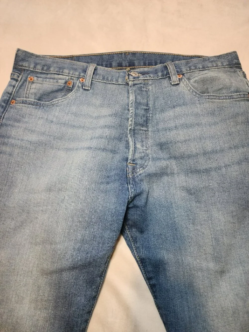 Levi's 501 Original Fit Jeans W35 L30 Light Wash Button Fly Straight Leg